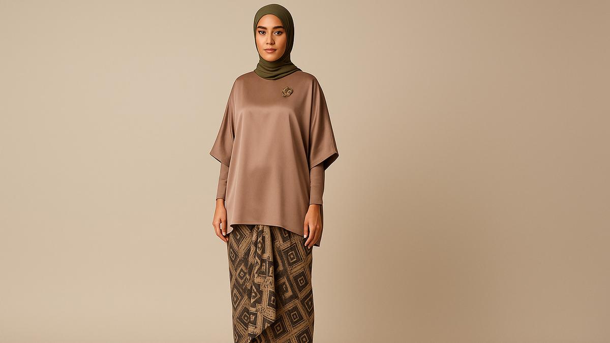 7 Model Tunik Polos Berbahan Satin Dipadukan dengan Rok Lilit Motif Etnik, Tampil Chic tanpa Terlalu Formal