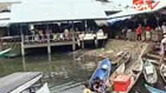Wakatobi di Sulawesi Tenggara, tak hanya dikenal dengan keindahan alam bawah lautnya. Di kawasan ini kita juga bisa melihat kehidupan Suku Bajo yang masih memegang tradisi. 