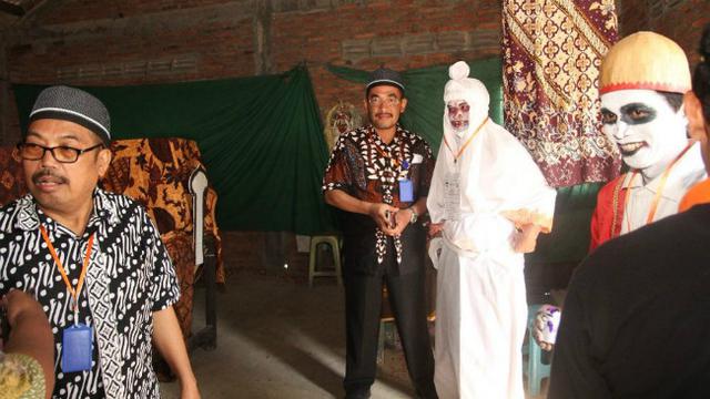 Ada-ada saja, beberapa TPS Pilkada Serentak 2018 ini dihias dengan tema horor.