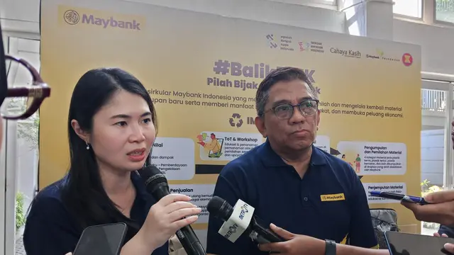 Irvandi Ferizal (Direktur Human Capital PT Bank Maybank Indonesia) & Maria Trifanny Fransiska (Head of Sustainability PT Bank Maybank Indonesia)