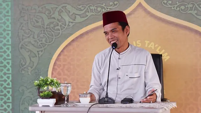 Ustaz Abdul Somad alias UAS membahas masalah pemanggilan arwah (https://www.instagram.com/p/CV5K-BnvdgE/)