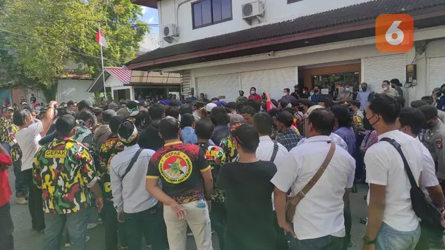 Demo di Depan PT Bayan Resources