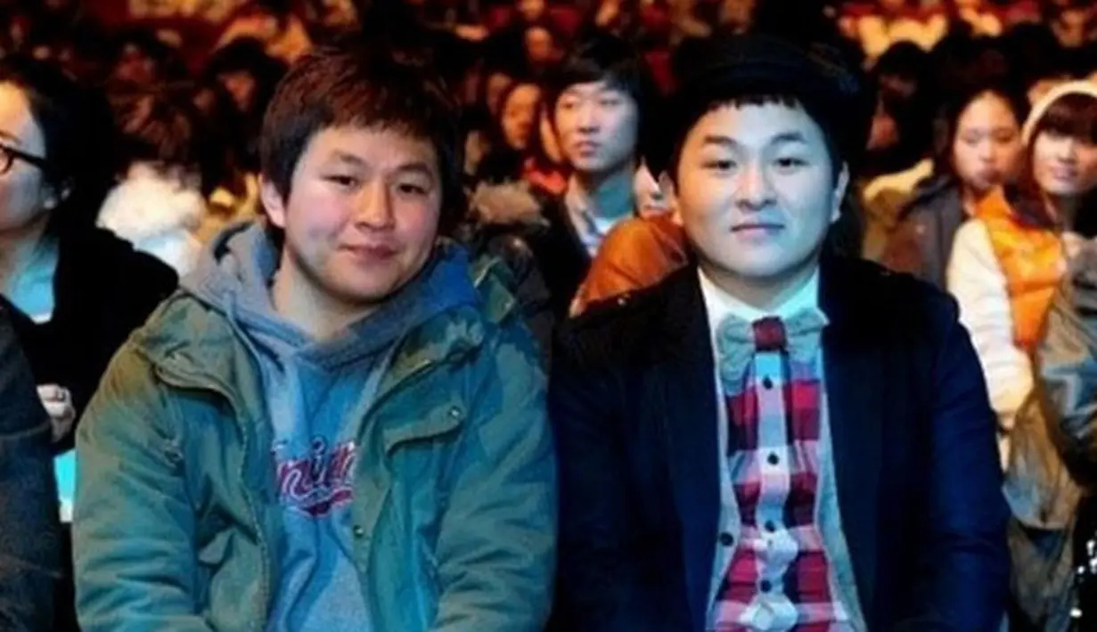 Huh Gong dan Huh Gak merupakan kembar identik, dua selebriti ini lahir pada 15 November 1984. Mereka sama-sama terjun di dunia hiburan Korea Selatan. (Foto: koreaboo.com)