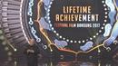 Lifetime Achiement pada ajang penghargaan Festival Film Bandung 2017 di Studio 6 Emtek, Jakarta, Minggu (22/10). Penghargaan tersebut diberikan atas dedikasi di dunia seni peran dan perfilman di Tanah Air. (Liputan6.com/Helmi Afandi)