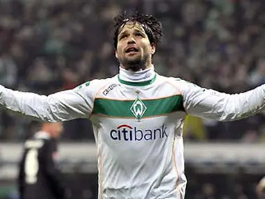 Bremen&#039;s midfielder Diego celebrates after scoring the 3-0 during Bundesliga match of Werder Bremen against Eintracht Frankfurt at Weser stadium in Bremen, on November 29, 2008. AFP PHOTO/DAVID HECKER