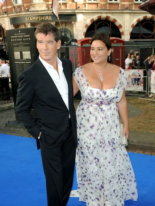 Pernikahan Pierce Brosnan dan sang istri telah berjalan selama 15 tahun dan membuahkan dua orang anak. Melahirkan dua orang anak pun rupanya membuat penampilan Keely berubah. (Bintang/EPA)