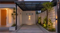 8 Model Carport Samping Rumah Type 45 dengan Roster dan Taman Kecil, Bikin Fasad Terlihat Lebih Mahal