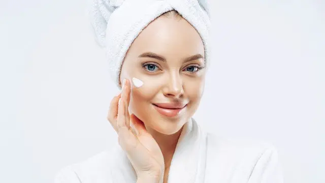 Menggunakan Produk yang Mengandung Antioksidan