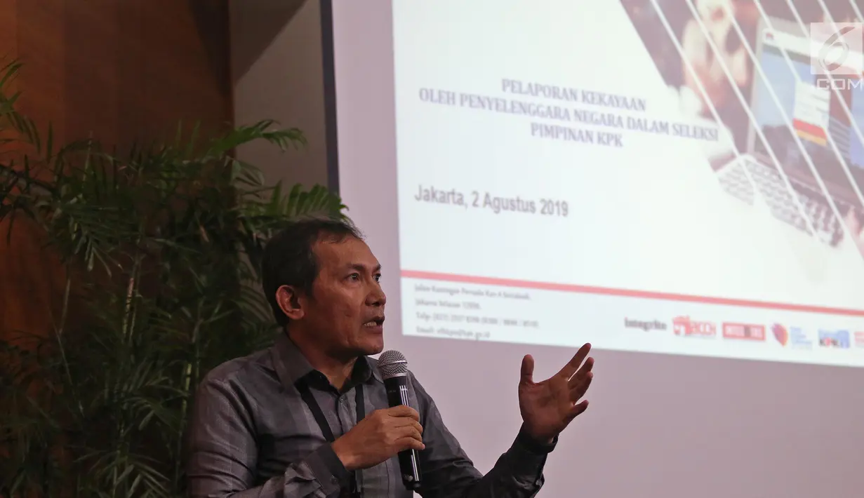 Wakil Ketua KPK Saut Situmorang menjadi pembicara dalam diskusi publik di Gedung KPK, Jakarta, Jumat (2/8/2019). Diskusi mengangkat tema "Pantang Absen LHKPN" terkait seleksi Calon Pimpinan KPK yang tengah berlangsung. (Liputan6.com/Herman Zakharia)