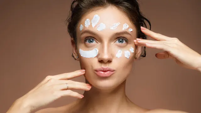 ilustrasi Tips memilih kandungan moisturizer untuk kulit yang berminyak/RomarioIen/shutterstock