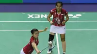 Ganda putri Indonesia Greysia Polii/Nitya Krishinda Maheswari melangkah ke perempat final Prancis Terbuka Super Series 2015, Jumat (23/10/2015). (Liputan6.com/Humas PP PBSI)