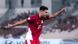 Pemain Timnas Indonesia U-23, Jens Raven melakukan selebrasi setelah mencetak gol ke Brunei dalam laga Grup A Piala AFF U-23 2025 di Stadion Utama Gelora Bung Karno (SUGBK), Senayan, Jakarta, Selasa (15/07/2025). (Bola.com/Abdul Aziz)