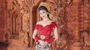 Penampilan Putu Ayu Saraswati sering kali mencuri perhatian netizen. Bahkan, gaya Putu Ayu saat menggunakan kebaya juga kerap mendapat sorotan publik. (Liputan6.com/IG/@ayusarasw)