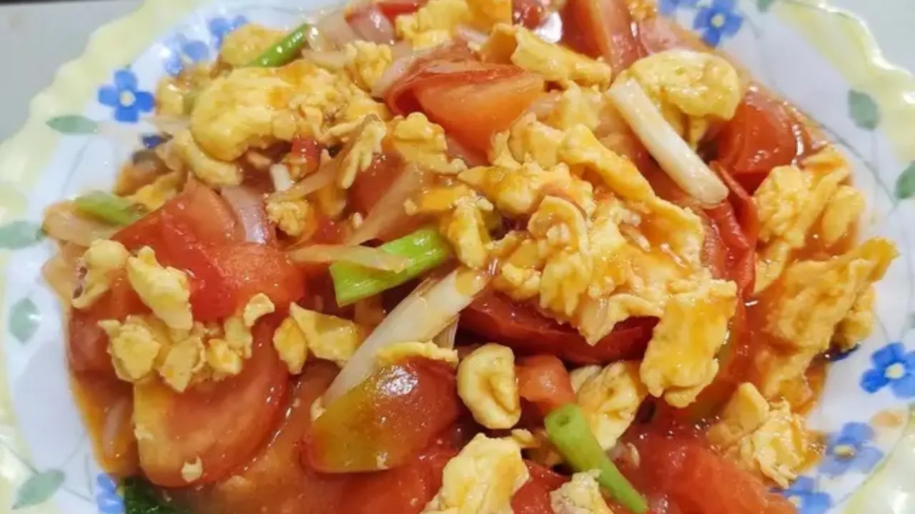 Resep telur tomat untuk jadi menu sahur praktis nan lezat. (dok.Cookpad @shandjietakitchen)