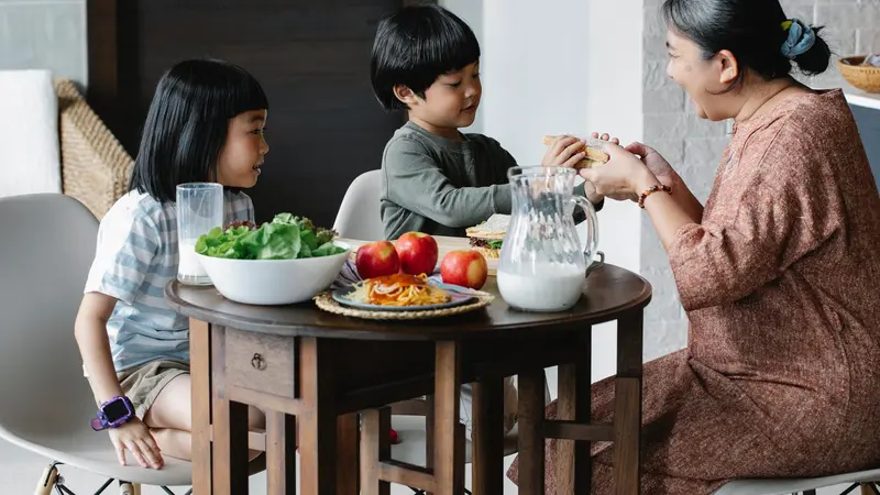 Mengonsumsi Aneka Macam Makanan Sehat