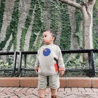 Nuansa earth tone jadi favorit ibu muda untuk anaknya, Ukkasya pun keren dengan penampilannya. [Foto: Instagram/ukkasyahki]