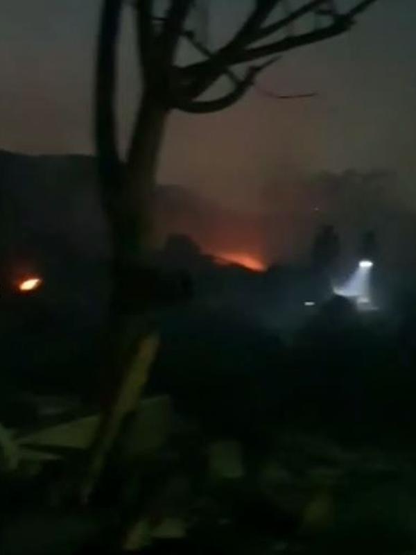 Potret suasana terbakarnya gudang penyimpanan milik Kapten Vincent. (Sumber: Instagram/@vincentraditya)