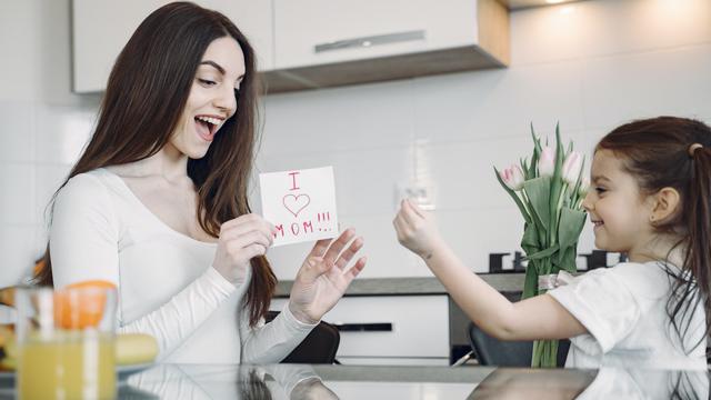 Ilustrasi ibu dan anak