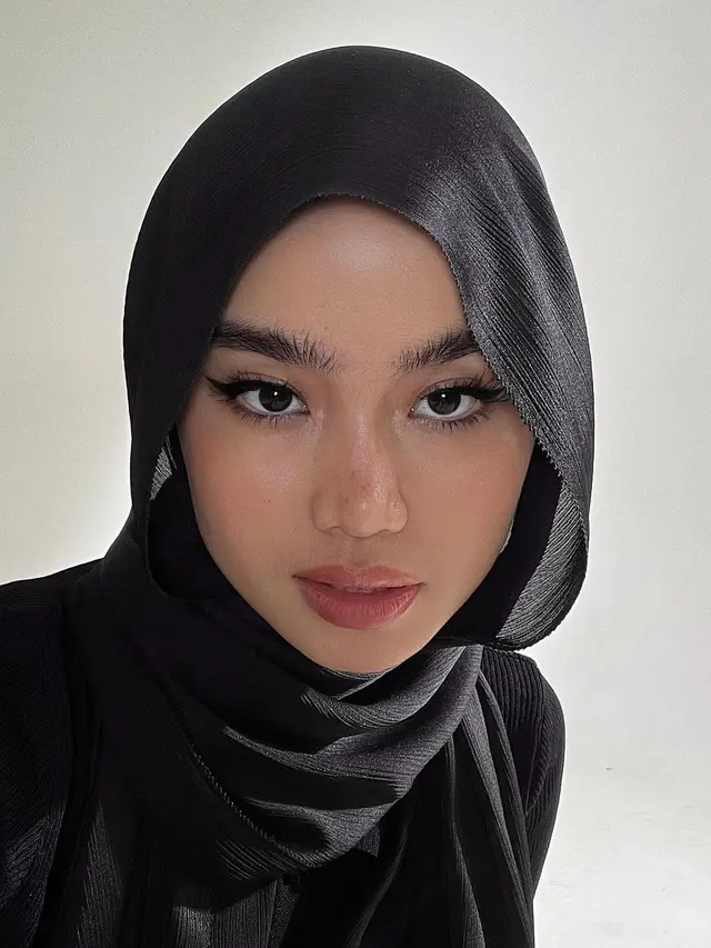 3 Jenis Kain Hijab Pashmina yang Mudah Dibentuk dan Bikin Tampilan Elegan