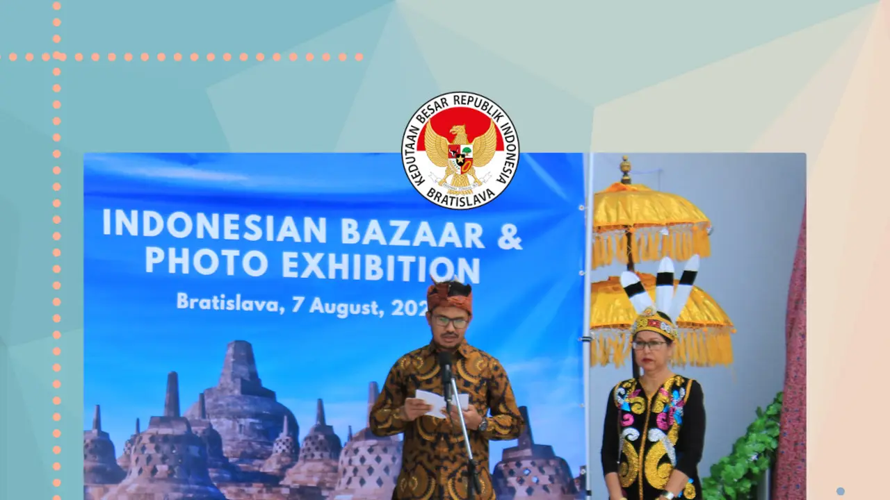KBRI Bratislava menggelar bazaar dan pameran foto menjelang HUT RI ke-76.