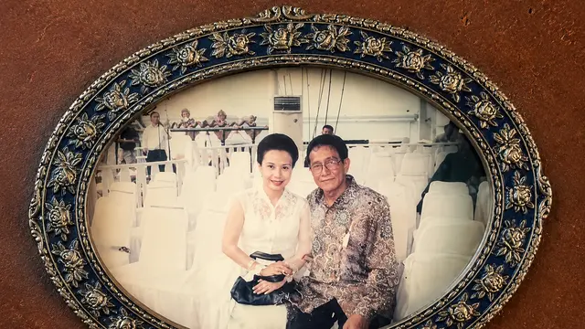 Foto kebersamaan Heru Baskoro, putra Sayuti Melik bersama istrinya, Treyzia Noviani, cucu Haji Agus Salim. (Liputan6/RifqyAlief)