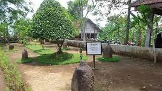 Situs batu Kenong  yang berada di Desa KamaL Jember (Istimewa)