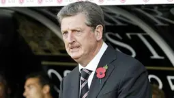 Gaya manajer Fulham, Roy Hodgson sebelum kick off laga melawan Liverpool di Craven Cottage, London, 31 Oktober 2009. AFP PHOTO/IAN KINGTON 