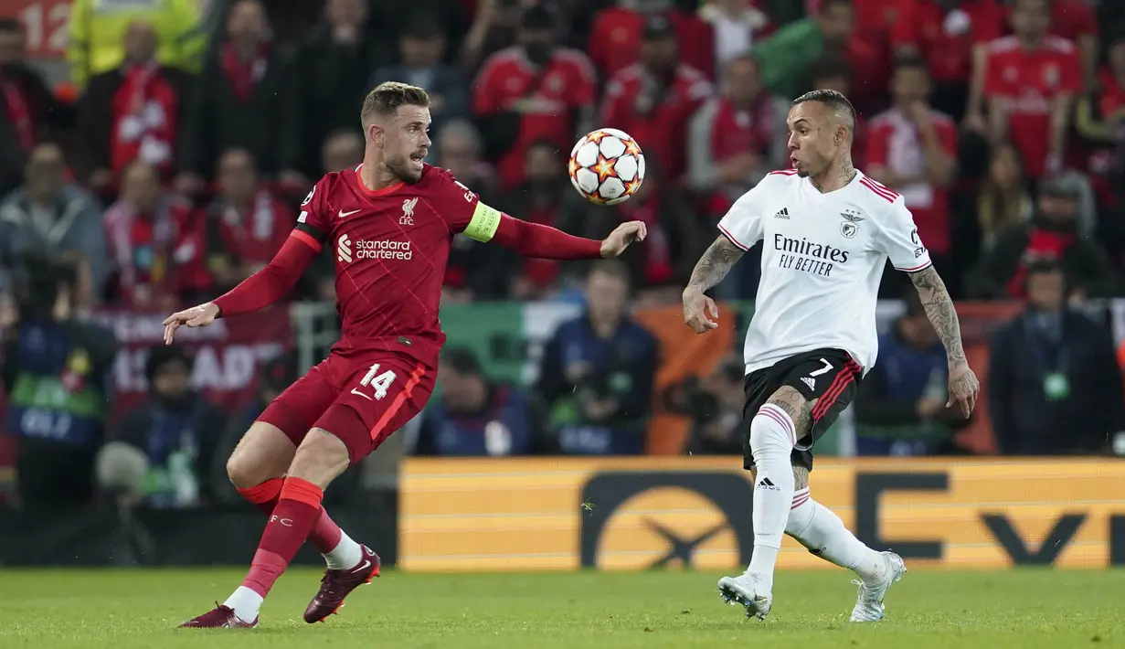 Meski gagal menang karena mendapat perlawanan sengit dari sang tamu namun The Reds tetap lolos ke semifinal Liga Champions. (AP/Jon Super)