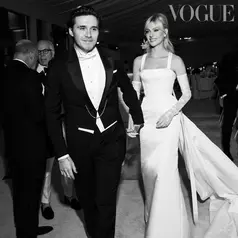 Bukan Victoria Beckham, sang mantu pilih gaun Valentino saat menikah dengan Brooklyn Beckham. (Instagram/britishvogue).