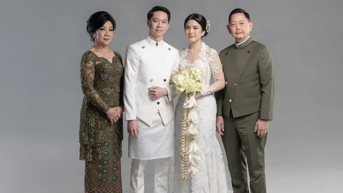 10 Foto Keluarga Kevin Sanjaya dan Valencia Tanoe yang Disebut bak Royal Family, Elegan Dibalut Dress-Cheongsam