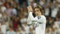 5. Luka Modric (Real Madrid) - Mantan pemain Tottenham Hotspur ini melewati masa kecilnya di zona perang. Semangat untuk hidup lebih baik membuatnya bangkit dan menjadi salah satu pemain gelandang terbaik. (EPA/Juan Carlos Hidalago)