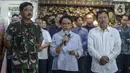 Menteri Luar Negeri Retno Marsudi (tengah), Menteri Kesehatan Terawan Putranto (kanan) dan   Panglima TNI Marsekal Hadi Tjahjanto melakukan persiapan untuk menjemput Warga Negara Indonesia (WNI) di Wuhan, China, di Bandara Soekarno-Hatta, Tanggerang, Sabtu (1/2/2020). (merdeka.com/Imam Buhori)