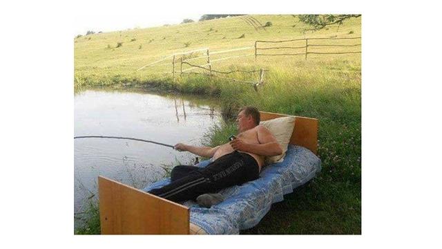 Aksi Kocak Saat Orang Mancing Ini Bikin Geleng-Geleng