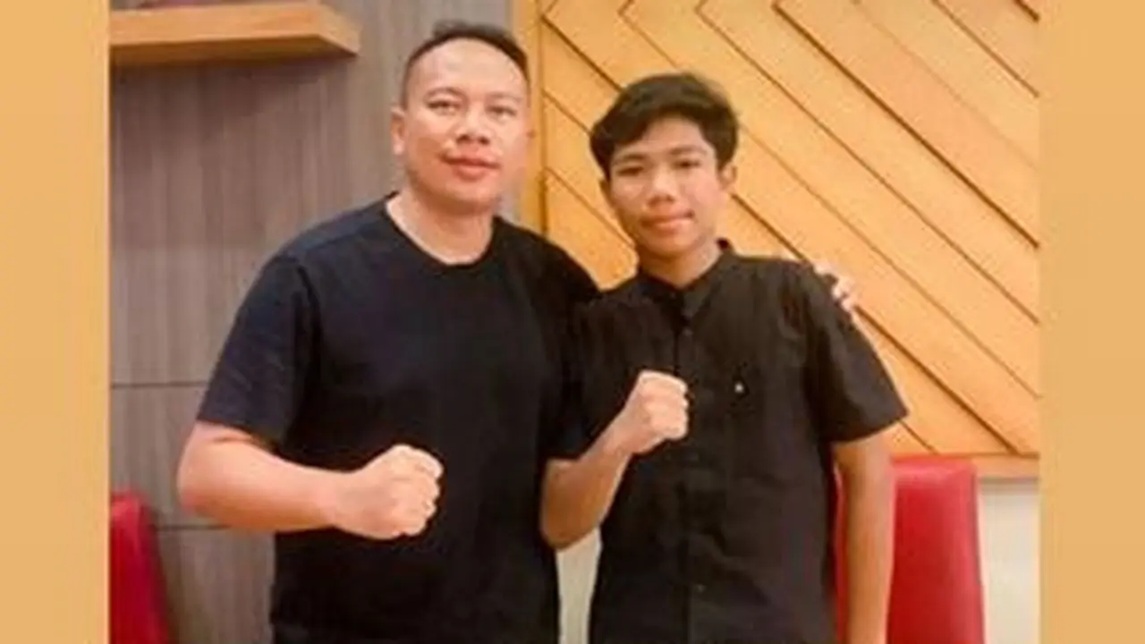 6 Potret Pertemuan Vicky Prasetyo dengan Putranya yang Sudah 16 Tahun Tak Bertemu