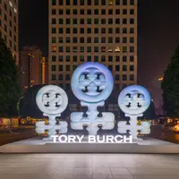 Tory Burch merayakan anniversary ke-10 di butik pertamanya di Indonesia, Plaza Senayan. [Dok/ToryBurch].
