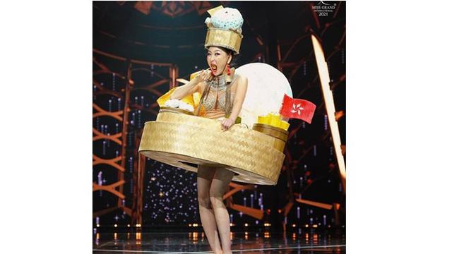 <span>Kostum nasional Miss Grand Hongkong (Sumber: Instagram/senyang_____)</span>