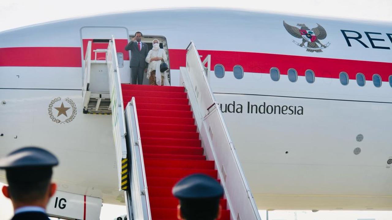 Presiden Joko Widodo atau Jokowi dan Ibu Negara Iriana terbang ke Washington DC, Amerika Serikat, Selasa (10/5/2022). Jokowi akan menghadiri acara KTT Khusus ASEAN-AS. (Foto: Biro Pers Sekretariat Presiden).