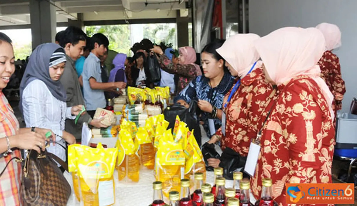 Citizen6, Jakarta: Fadel Muhammad mengatakan, meski sangat sederhana, bazar ikan di bulan ramadhan merupakan langkah penting dan sangat strategis dalam mengamankan pasokan ikan di hari raya. (Pengirim: Efrimal Bahri)