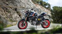 Ducati Monster tawarkan pilihan warna baru.