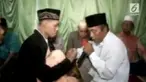 Seorang pria yang juga tunawicara melakukan ijab kabul saat hari pernikahannya.