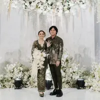 Potret Rizky Febian dan Mahalini Raharja saat tunangan, credit: Instagram @thebridestory.