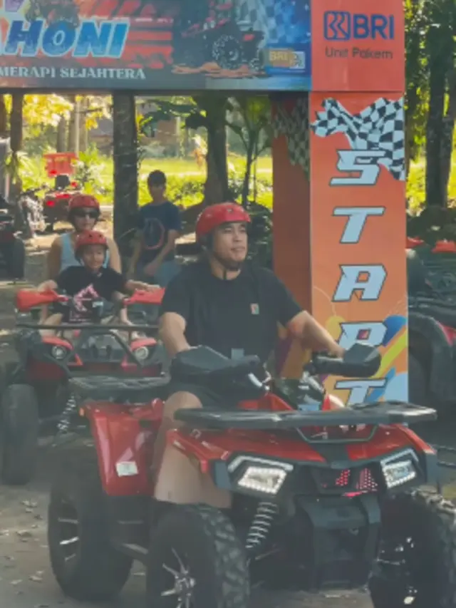 Gaya Santai Ardi Bakrie Suami Nia Ramadhani Liburan di Yogya/via Instagram @ramadhaniabakrie