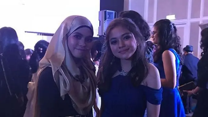 [Bintang] Dandan kayak Orang Dewasa Padahal Masih SD, Foto Gadis Cantik Ini Jadi Viral