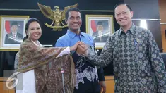(Ki-ka) Menteri BUMN Rini Soemarno, Menteri Pertanian Amran Sulaiman dan Menteri Perdagangan Thomas Lembong memberikan keterangan usai rapat kordinasi di Kementrian Pertanian, Jakarta, Selasa (31/5). (Liputan6.com/Angga Yuniar)