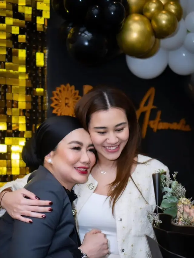 7 Momen Kejutan Ultah Reza Artamevia dari Sahabat, Seru Dihadiri Para Selebriti