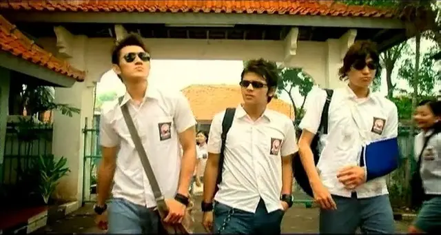4. Catatan Akhir Sekolah (2005)