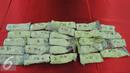 Barang Bukti shabu diperlihatkan saat rilis kasus narkoba jaringan Internasional, Tangerang, Kamis (10/3). Bea Cukai ringkus enam tersangka jaringan narkoba internasional di terminal 2D Bandara Soetta. (Liputan6.com/Faisal R Syam)