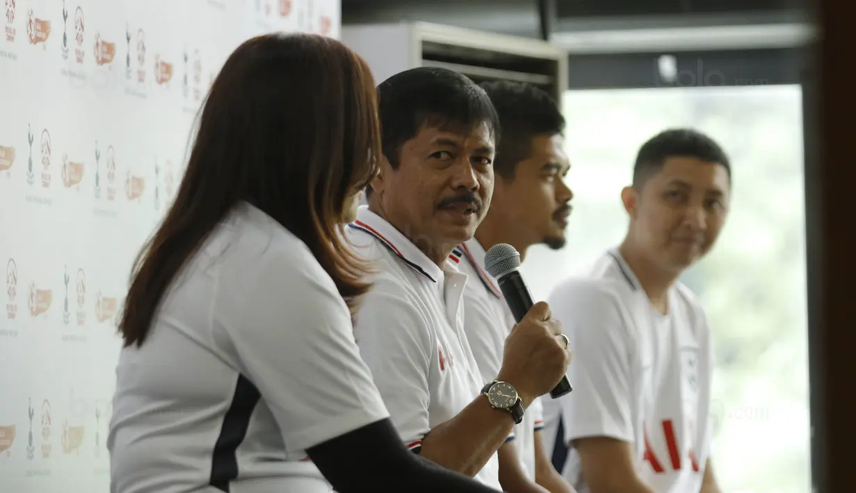 Indra Sjafri saat jumpa pers AIA Championship di Hotel Atlet Senayan, Jakarta, Selasa (9/1/2018). Pemenang AIA Championship berkesempatan bertanding di markas Tottenham Hotspur di London.  (Bola.com/M Iqbal Ichsan)