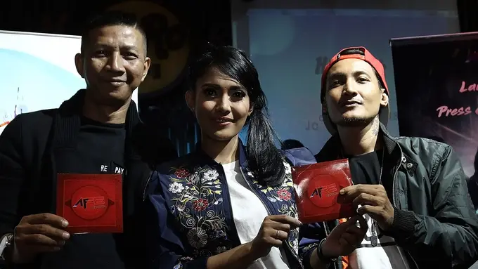 [Bintang] Jarang Manggung Bareng Ungu, Rowman Bentuk Band The Row