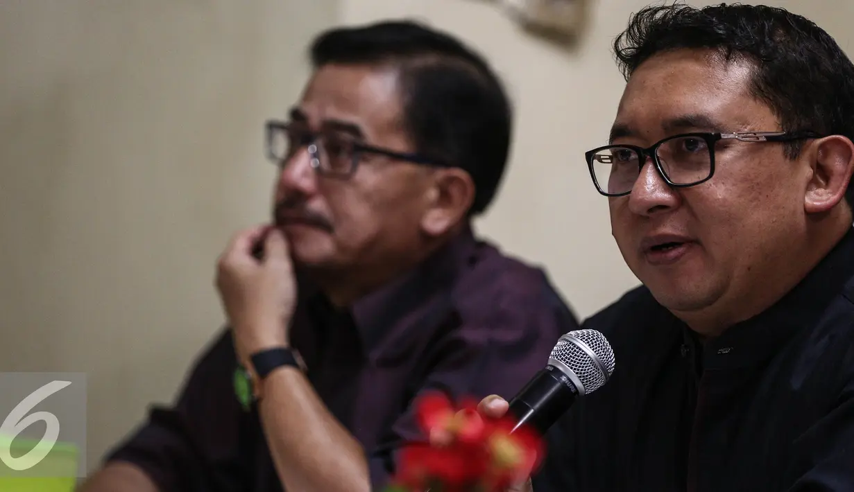 Wakil Ketua DPR Fadli Zon memberikan keterangan saat hadir dalam konferensi pers Konser Jakarta Melayu Festival di Jakarta, Rabu (10/8). (Liputan6.com/Faizal Fanani)